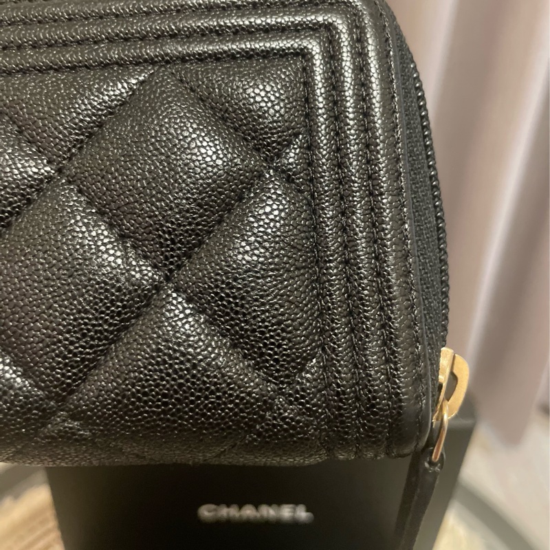 🔥近新~閒置釋出🔥Chanel boy 少見實用 黑金荔枝牛皮中夾-3