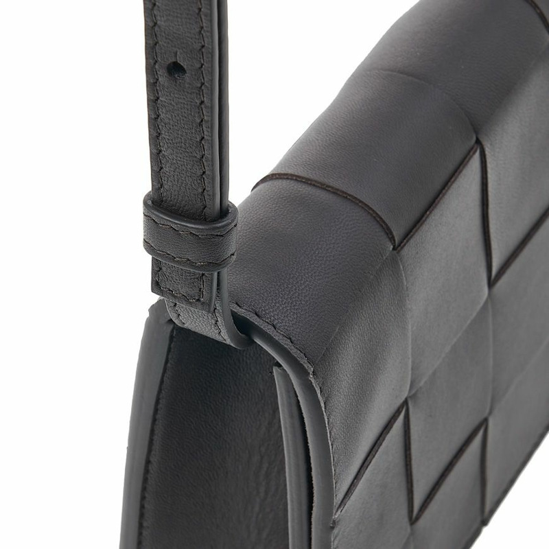 BOTTEGA VENETA Intrecciato 女士斜背包 SS25 574051 V3UO2 2145-6