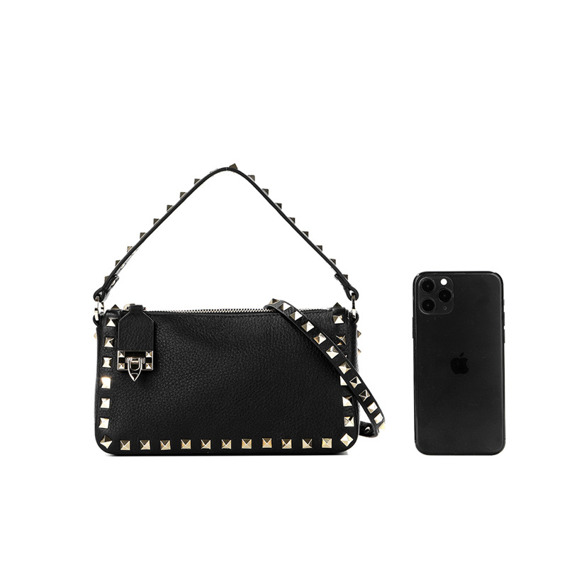 VALENTINO 25FW 鉚釘斜背包-19