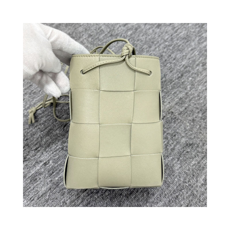 BOTTEGA VENETA Bottega Veneta Intrecciato 編織盒式水桶包 小號石灰華 (680218 VCQC4 2916)-11