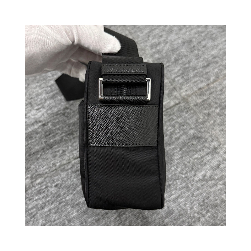 PRADA 三角形標誌尼龍斜背包 25FW 1BC167 RV44 F0002-15