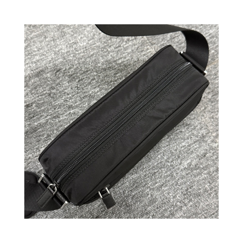 PRADA 三角形標誌尼龍斜背包 25FW 1BC167 RV44 F0002-16