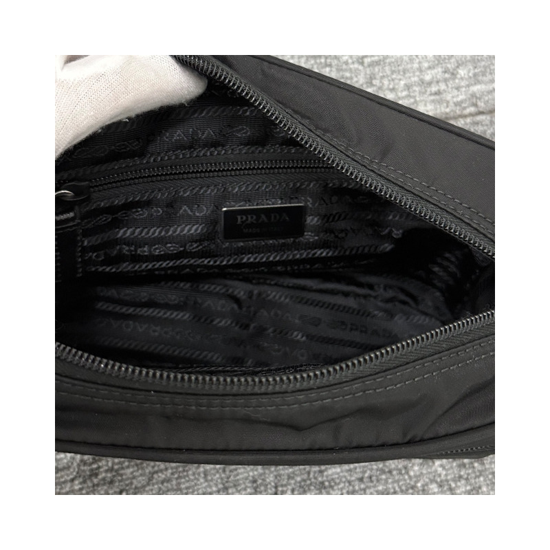 PRADA 三角形標誌尼龍斜背包 25FW 1BC167 RV44 F0002-17