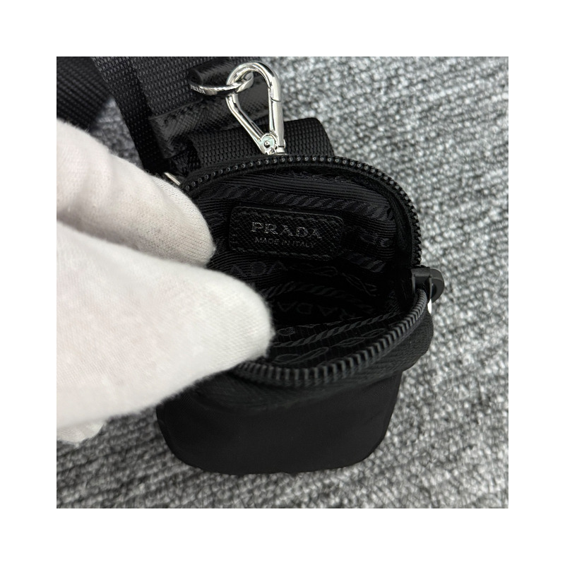 PRADA 三角形標誌尼龍斜背包 25FW 1BC167 RV44 F0002-21