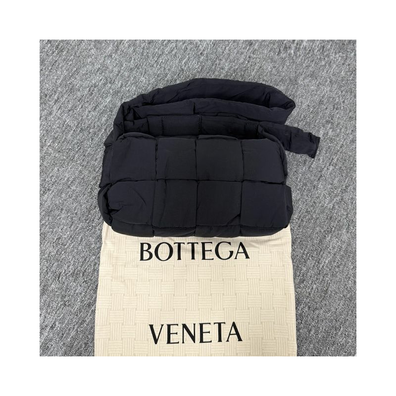 BOTTEGA VENETA Bottega Veneta Intrecciato 編織軟墊高科技卡式包-1