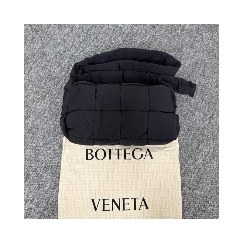 BOTTEGA VENETA Bottega Veneta Intrecciato 編織軟墊高科技卡式包-13