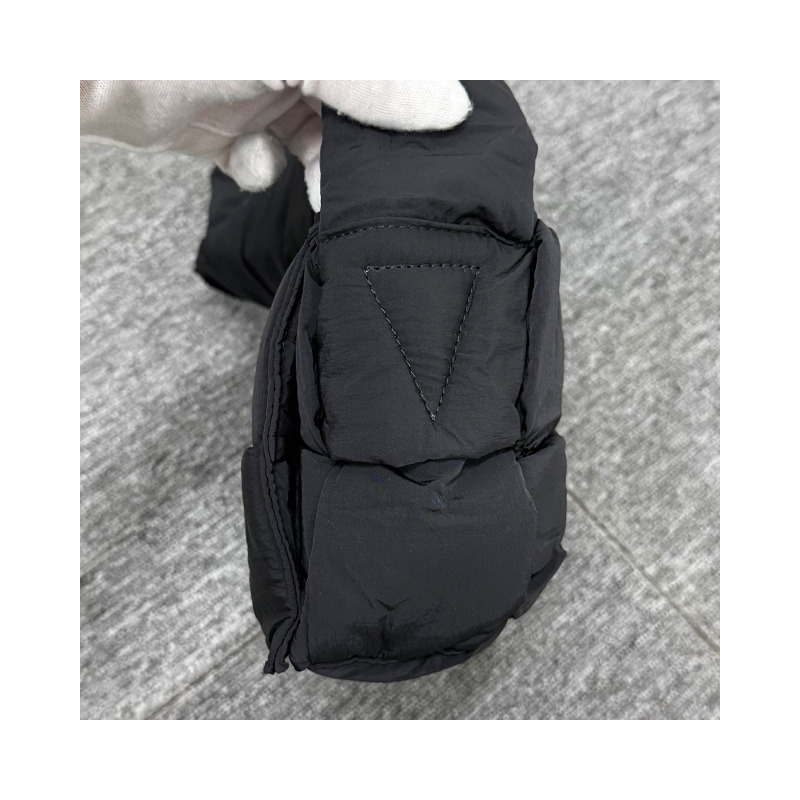 BOTTEGA VENETA Bottega Veneta Intrecciato 編織軟墊高科技卡式包-15