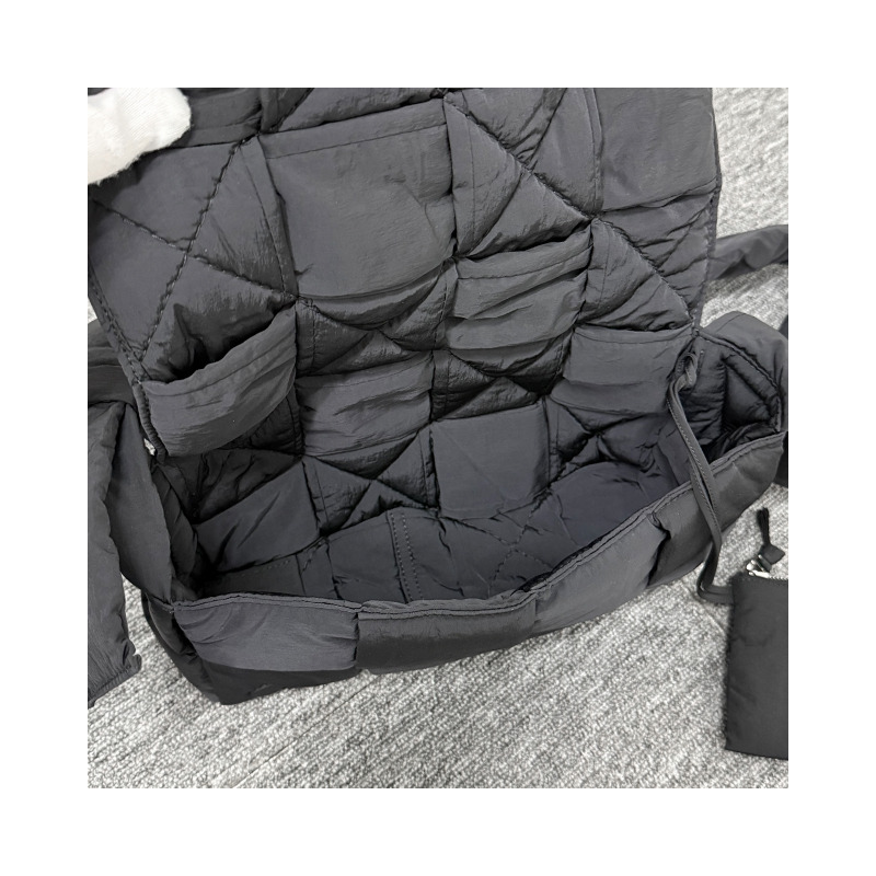 BOTTEGA VENETA Bottega Veneta Intrecciato 編織軟墊高科技卡式包-18