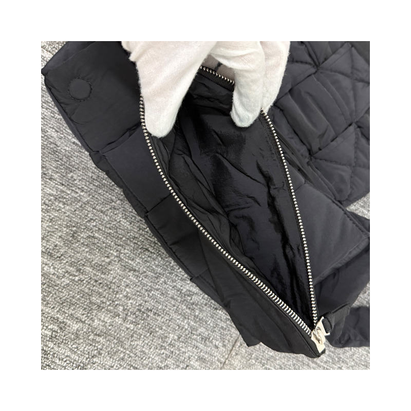 BOTTEGA VENETA Bottega Veneta Intrecciato 編織軟墊高科技卡式包-19