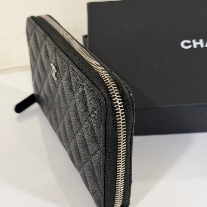 #99新閒置 #荔枝皮 #櫃上5️⃣萬 香奈兒黑銀ㄇ字拉鍊長夾-4