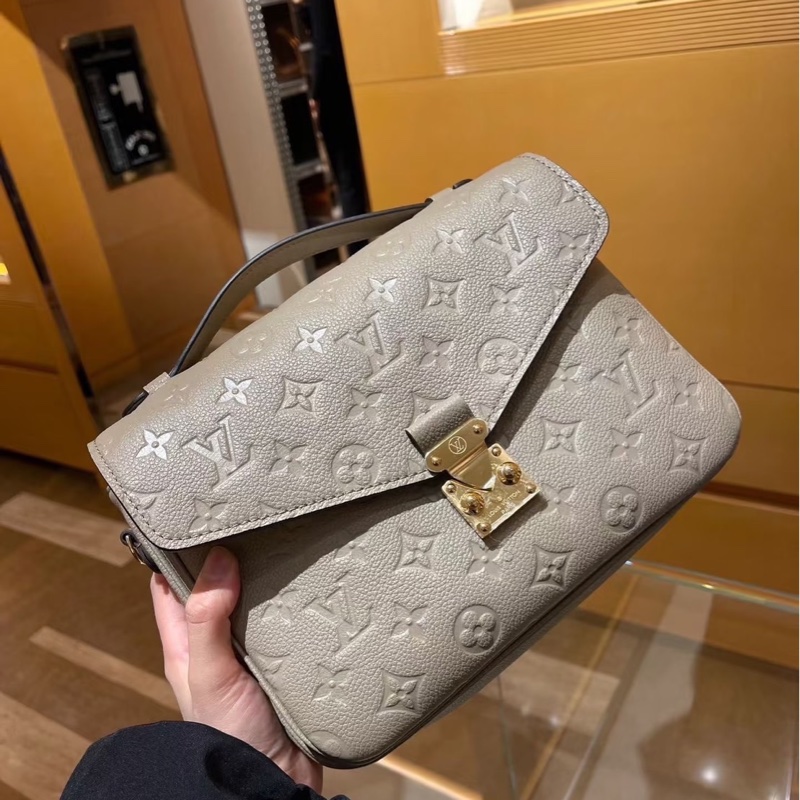 #大全配🈶購證 #櫃上在售近🔟 Lv Pochette Métis大象灰牛皮壓紋郵差包 芯片款-0