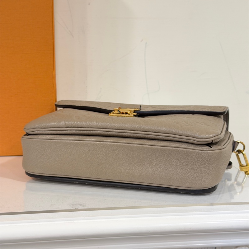 #大全配🈶購證 #櫃上在售近🔟 Lv Pochette Métis大象灰牛皮壓紋郵差包 芯片款-7