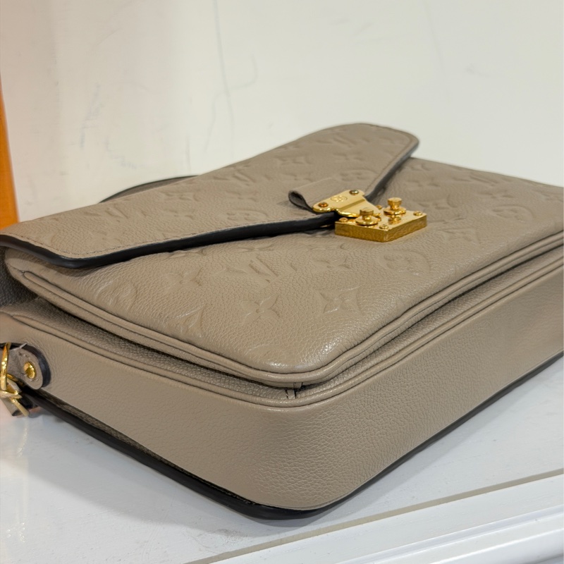 #大全配🈶購證 #櫃上在售近🔟 Lv Pochette Métis大象灰牛皮壓紋郵差包 芯片款-9