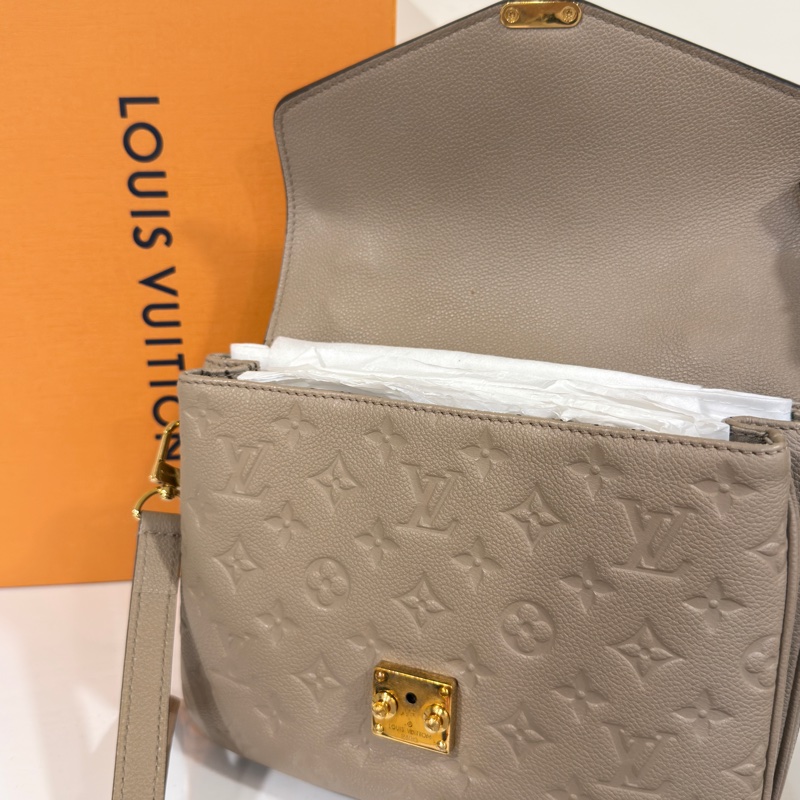 #大全配🈶購證 #櫃上在售近🔟 Lv Pochette Métis大象灰牛皮壓紋郵差包 芯片款-11