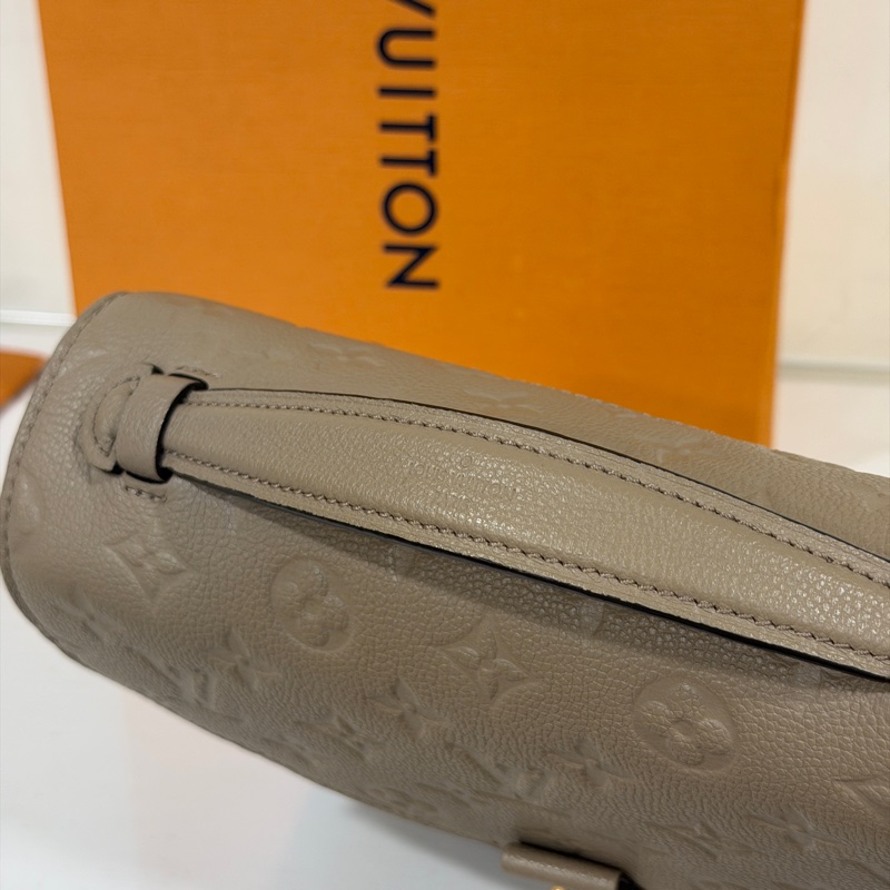 #大全配🈶購證 #櫃上在售近🔟 Lv Pochette Métis大象灰牛皮壓紋郵差包 芯片款-12