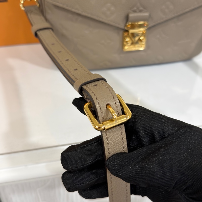 #大全配🈶購證 #櫃上在售近🔟 Lv Pochette Métis大象灰牛皮壓紋郵差包 芯片款-18