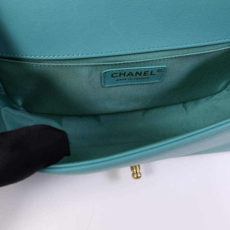 CHANEL 羊皮皮革Boy 25金扣鏈帶肩背袋-9