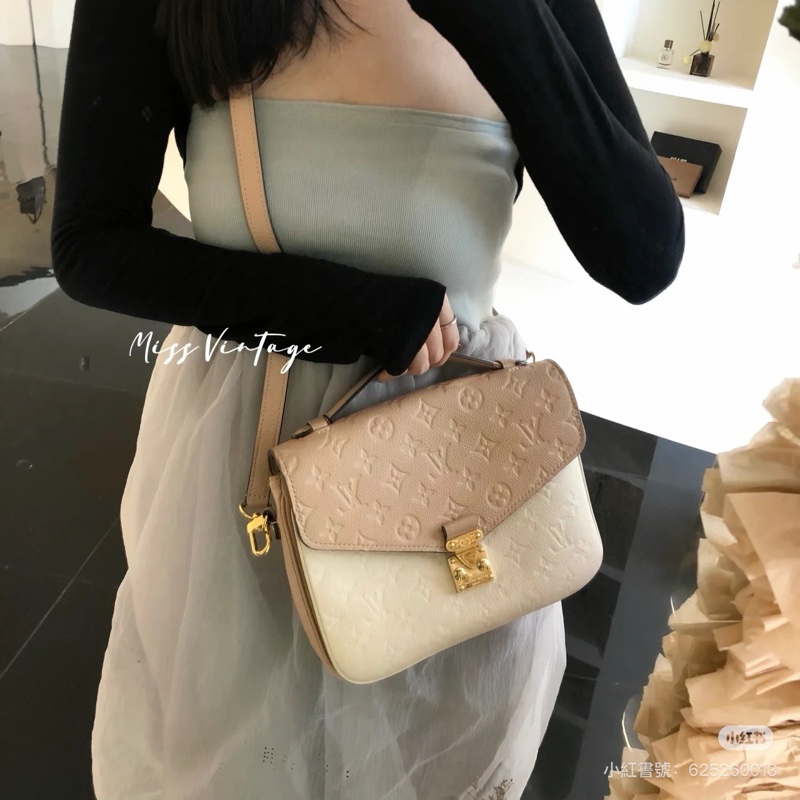 #全新帶膜 #全配🈶購證 #專櫃近🔟萬 Lv Pochette Métis牛皮壓紋郵差包-0