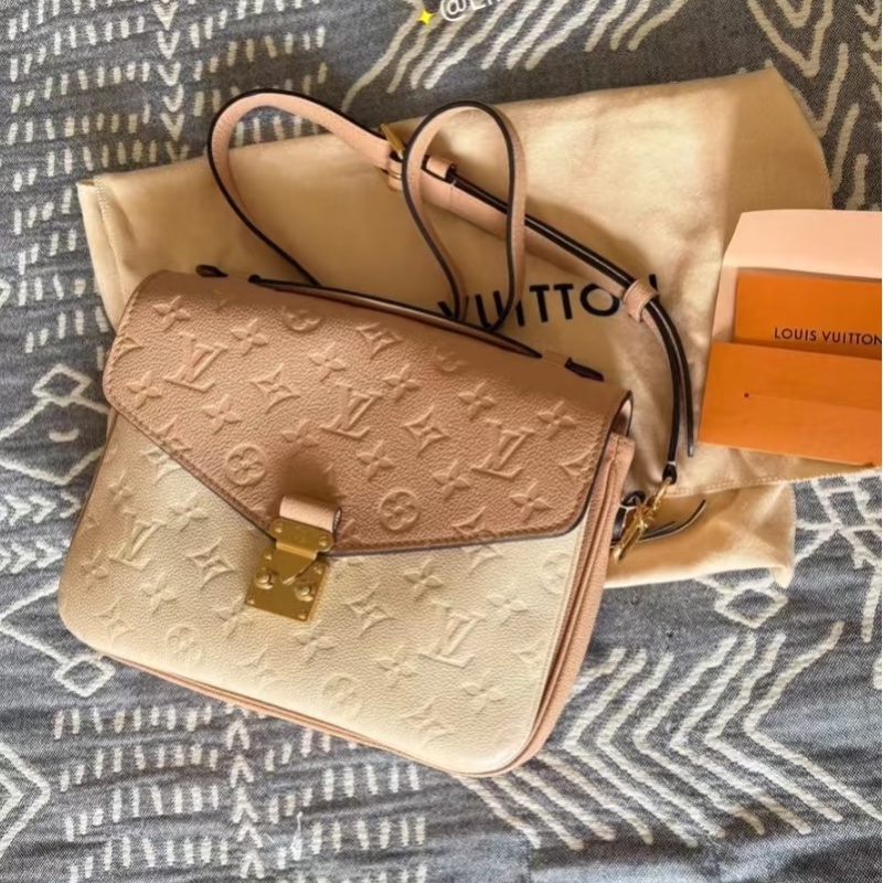 #全新帶膜 #全配🈶購證 #專櫃近🔟萬 Lv Pochette Métis牛皮壓紋郵差包-1