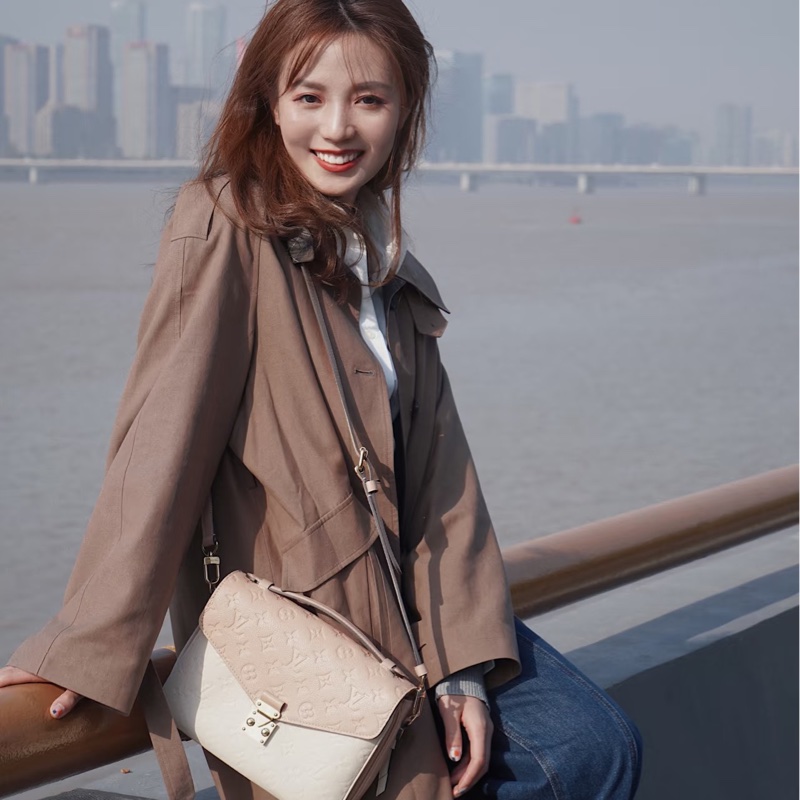 #全新帶膜 #全配🈶購證 #專櫃近🔟萬 Lv Pochette Métis牛皮壓紋郵差包-3