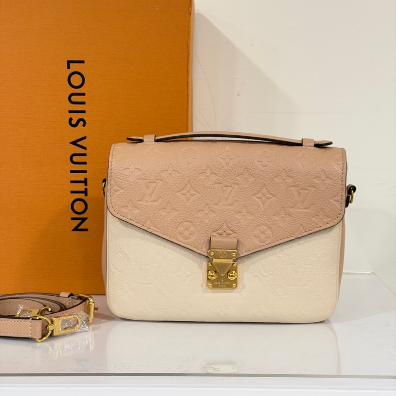 #全新帶膜 #全配🈶購證 #專櫃近🔟萬 Lv Pochette Métis牛皮壓紋郵差包-4