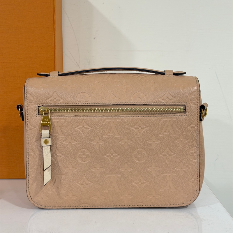 #全新帶膜 #全配🈶購證 #專櫃近🔟萬 Lv Pochette Métis牛皮壓紋郵差包-6