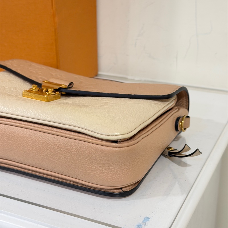 #全新帶膜 #全配🈶購證 #專櫃近🔟萬 Lv Pochette Métis牛皮壓紋郵差包-10