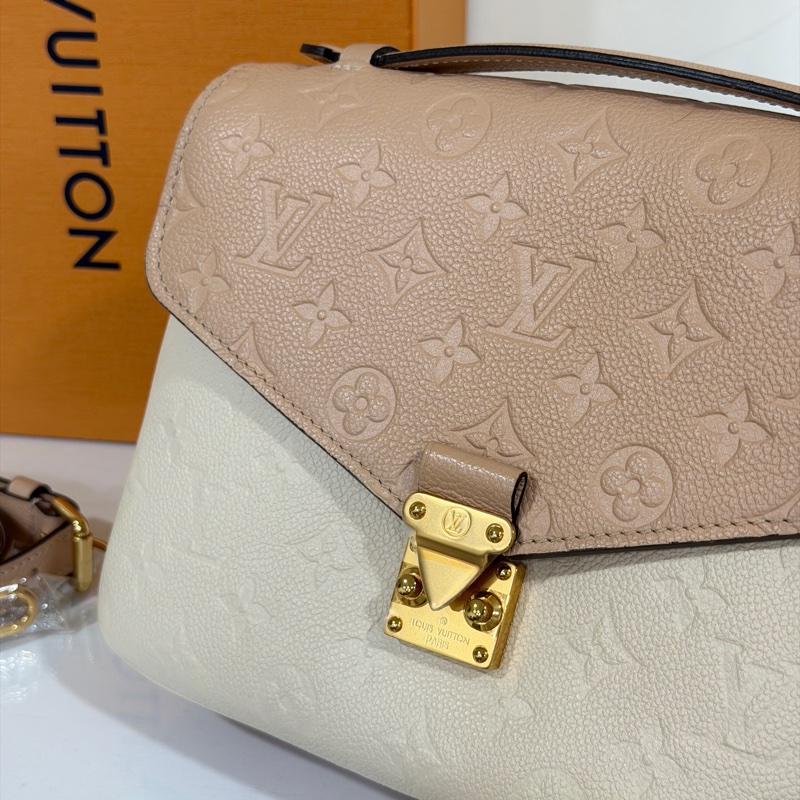 #全新帶膜 #全配🈶購證 #專櫃近🔟萬 Lv Pochette Métis牛皮壓紋郵差包-11