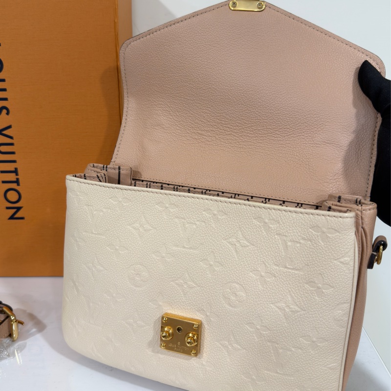 #全新帶膜 #全配🈶購證 #專櫃近🔟萬 Lv Pochette Métis牛皮壓紋郵差包-14