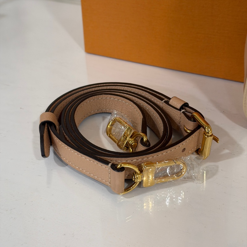 #全新帶膜 #全配🈶購證 #專櫃近🔟萬 Lv Pochette Métis牛皮壓紋郵差包-16