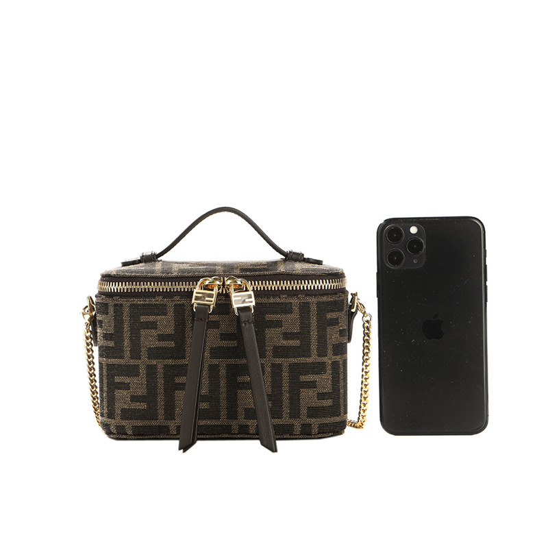 FENDI 25FW 女士化妝單肩包-17