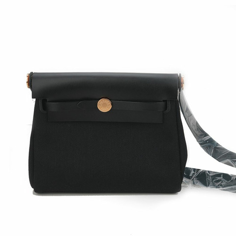 HERMES 迷你 Herbabag 20 黑色，搭配金色五金配件