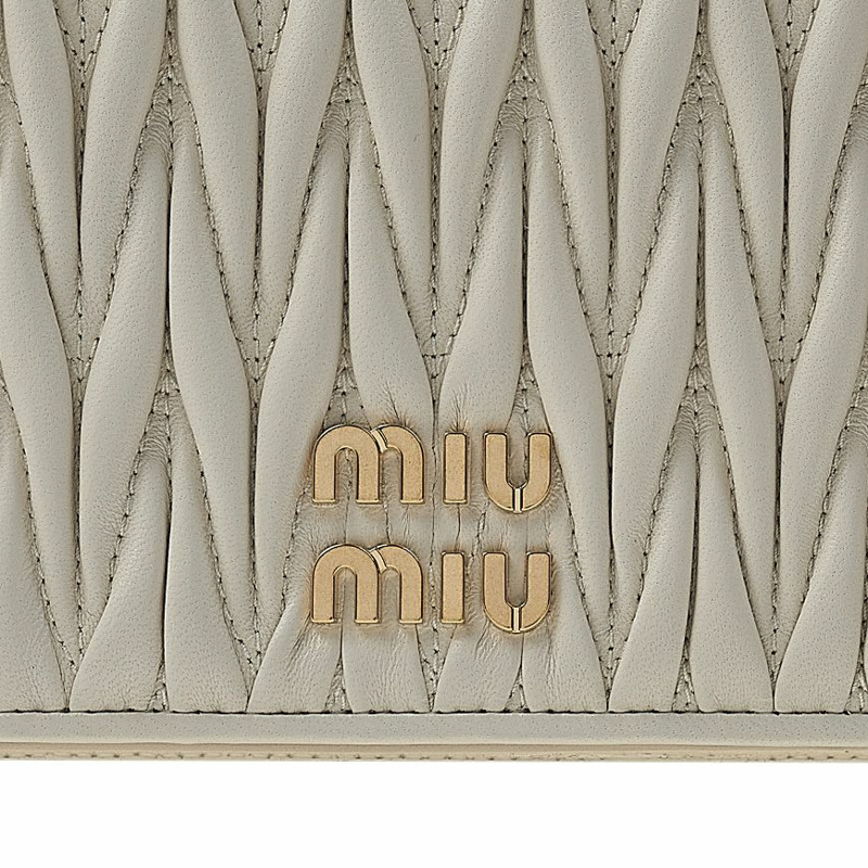 MIU MIU 馬特拉塞納帕皮革迷你肩背包 5BP065 N88 F0009 (OLO)-5