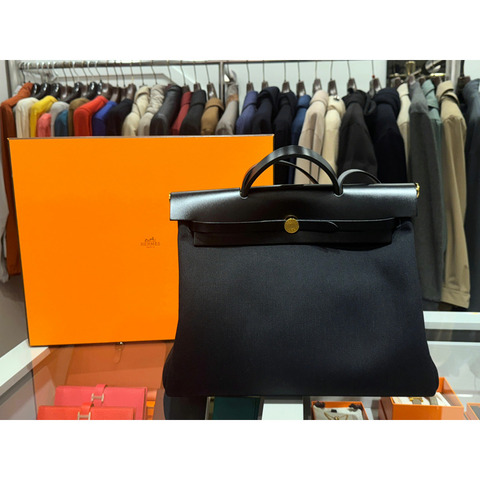 MONCLER 愛馬仕黑色帆布金色拉鍊 Herbag 39