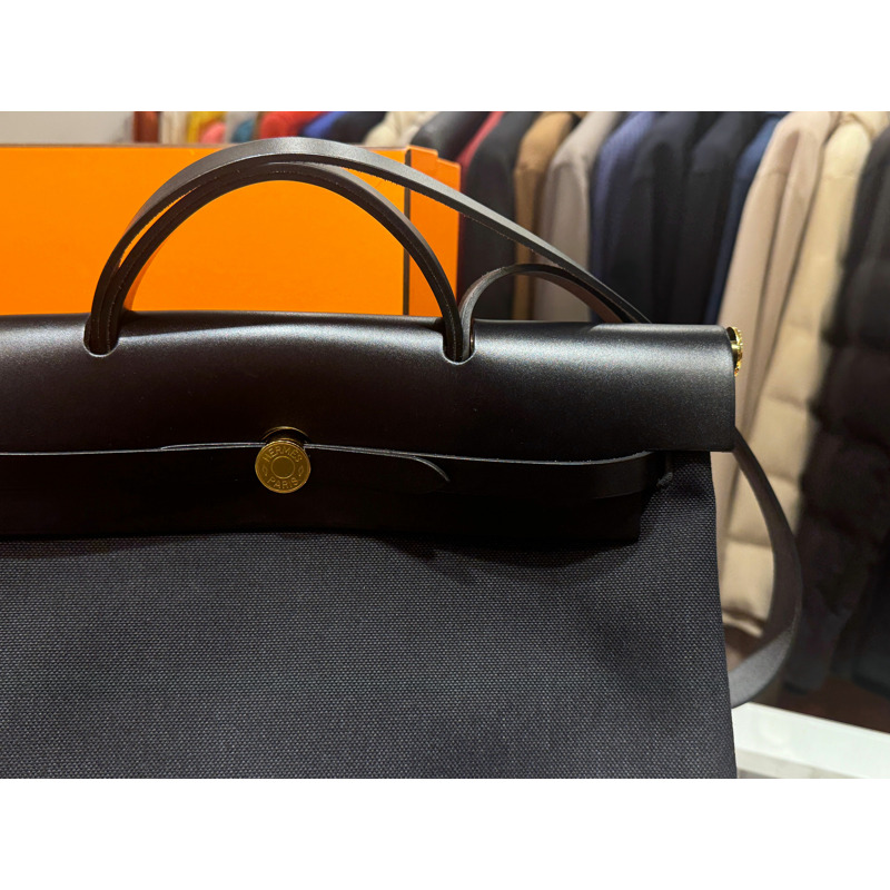 MONCLER 愛馬仕黑色帆布金色拉鍊 Herbag 39-2