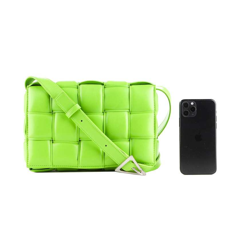 BOTTEGA VENETA 女士卡帶單肩包-15