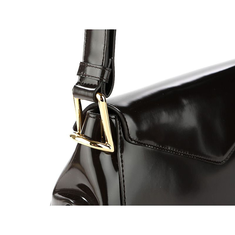 BOTTEGA VENETA 內扣式單肩包-9