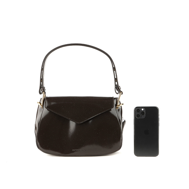 BOTTEGA VENETA 內扣式單肩包-15