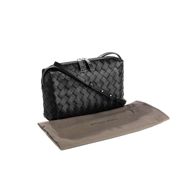 BOTTEGA VENETA 女士斜背包-16