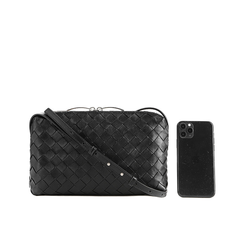 BOTTEGA VENETA 女士斜背包-17