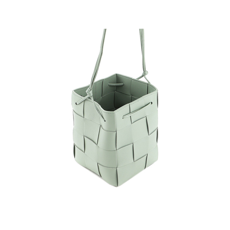 BOTTEGA VENETA 女士卡帶斜背包-6