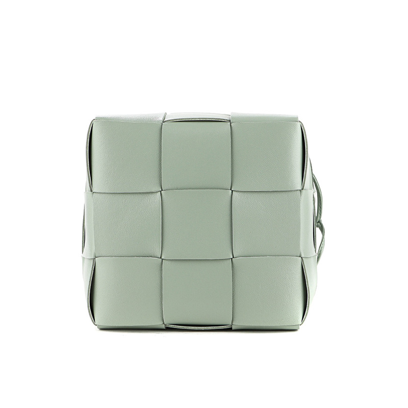 BOTTEGA VENETA 女士卡帶斜背包-8