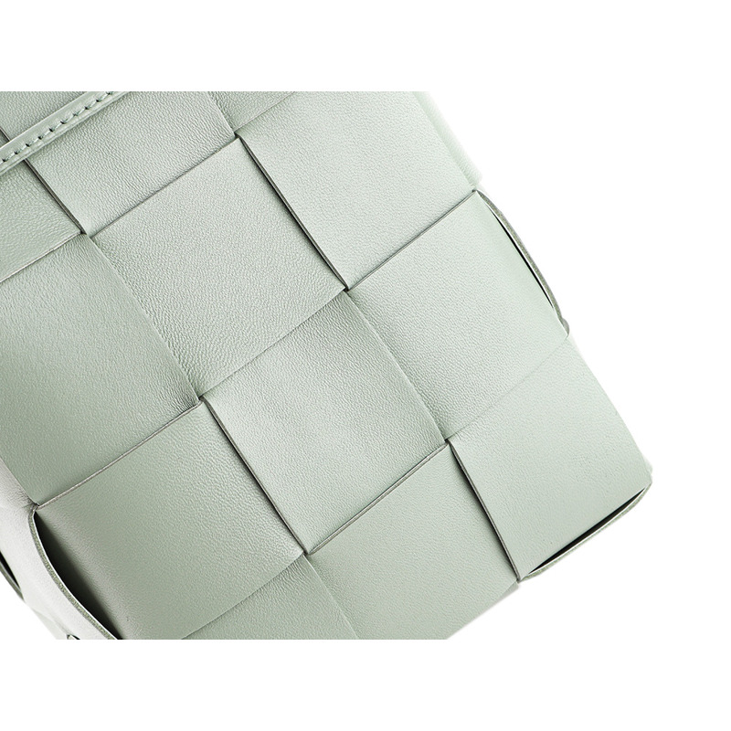 BOTTEGA VENETA 女士卡帶斜背包-11