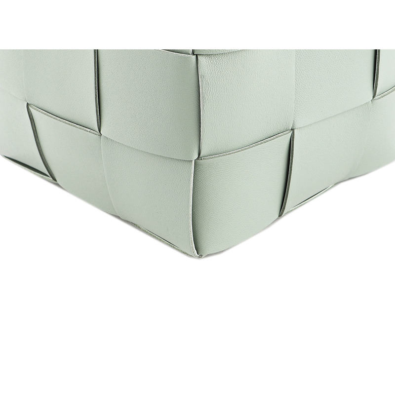 BOTTEGA VENETA 女士卡帶斜背包-12