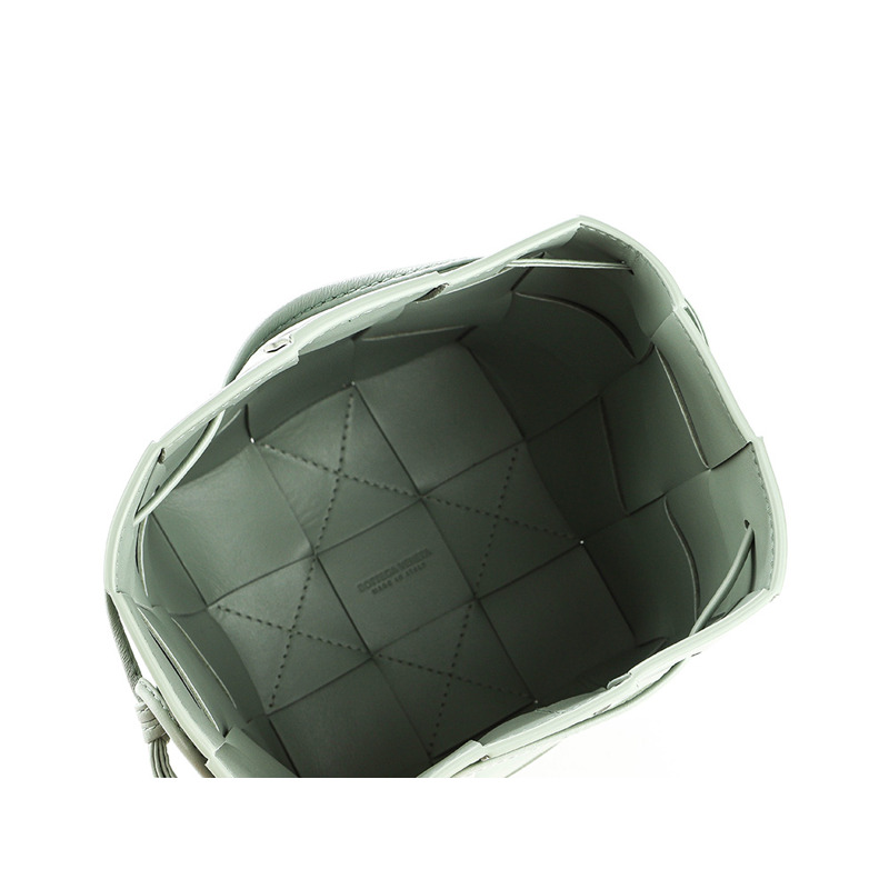 BOTTEGA VENETA 女士卡帶斜背包-13