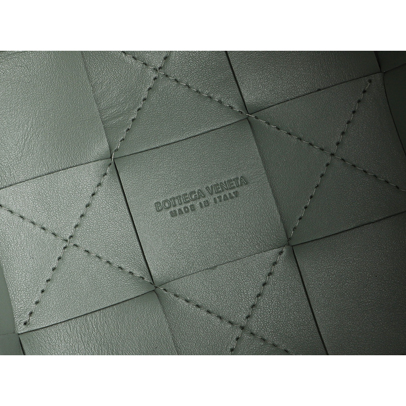 BOTTEGA VENETA 女士卡帶斜背包-14