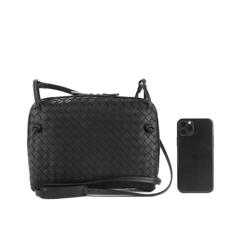 BOTTEGA VENETA 女士枕頭中型斜背包 A_245354 V0016-18