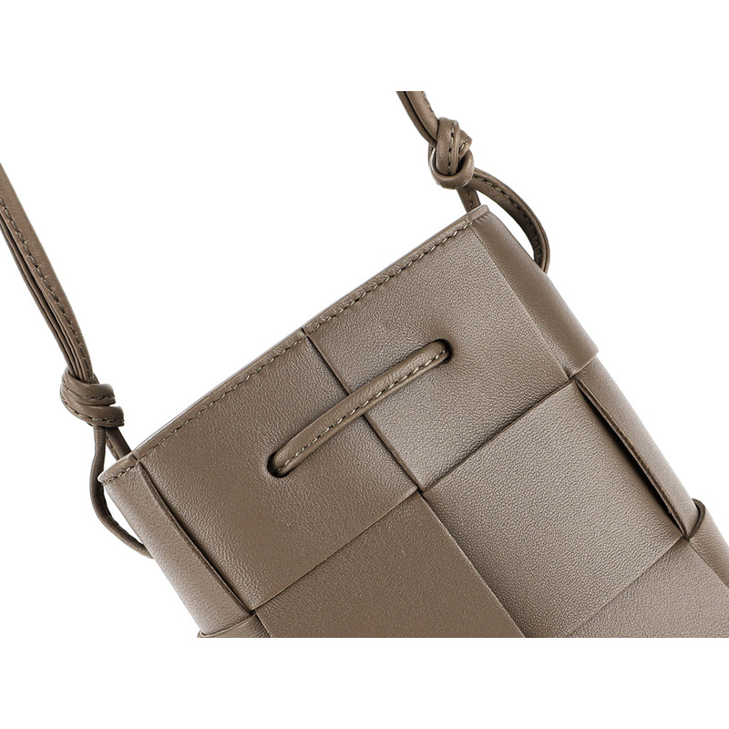 BOTTEGA VENETA (680217 VCQC4)女士卡帶斜挎包-11