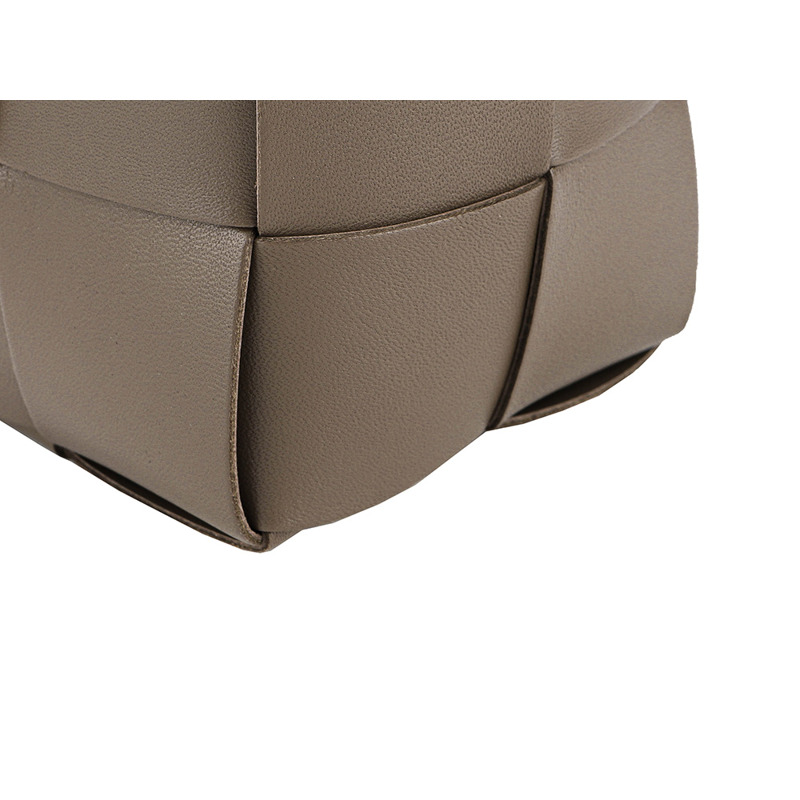 BOTTEGA VENETA (680217 VCQC4)女士卡帶斜挎包-12