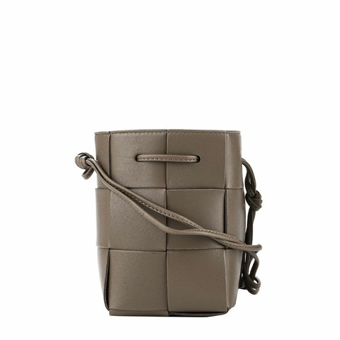 BOTTEGA VENETA （680217 VCQC4）女士卡帶斜挎包